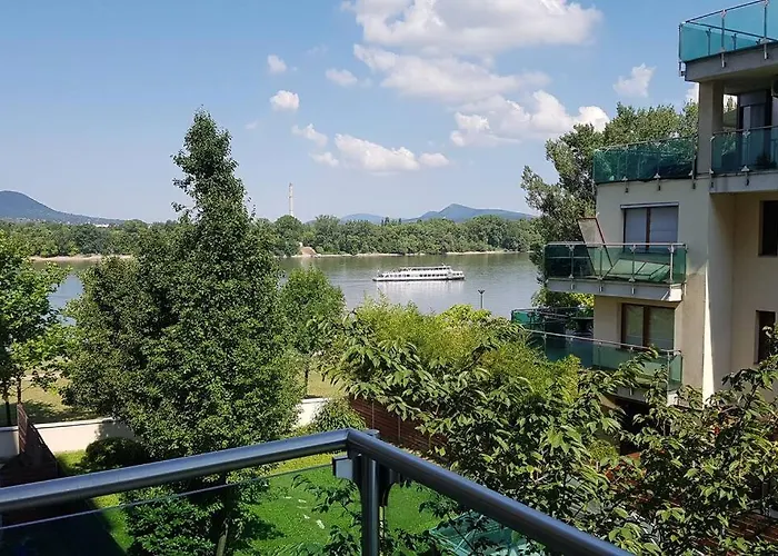 Danube Dream Superb View & Garage