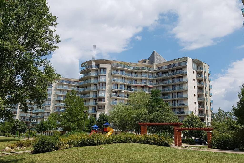 Apartment Danube Dream Superb View & Garage *