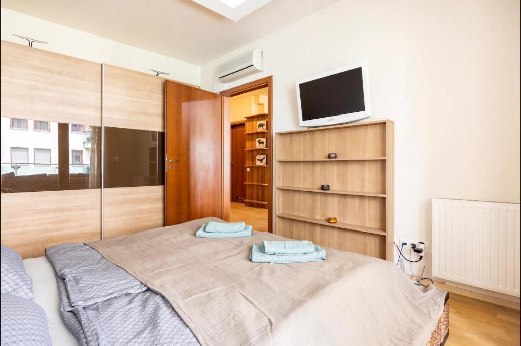 Apartment Danube Dream Superb View & Garage