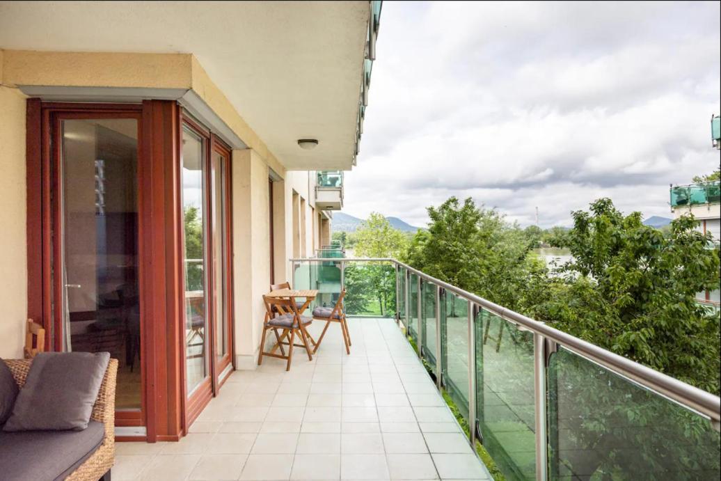 Apartment Danube Dream Superb View & Garage *